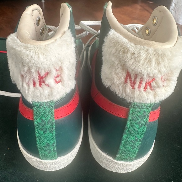 Nike High-Tops with Red and Green Design - Picture 4 of 6
